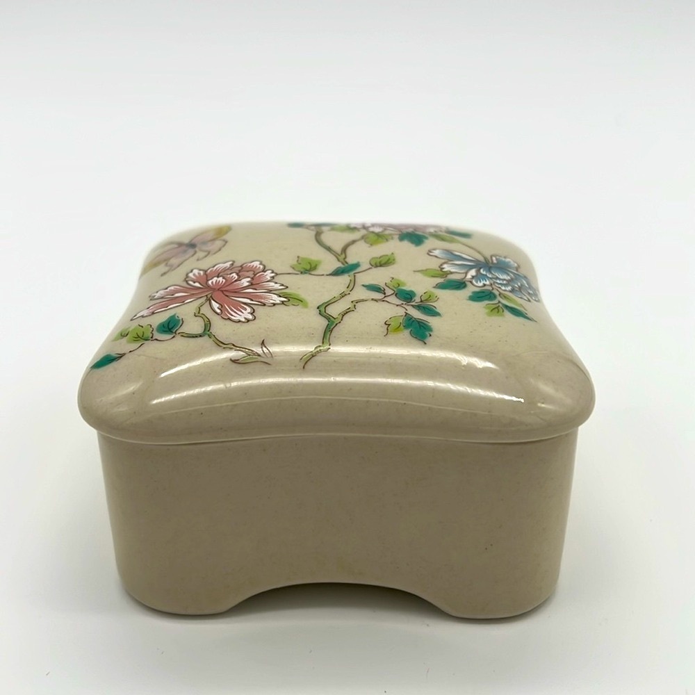Vintage Takahashi Porcelain Jewelry or Trinket Box- Flower & Butterfly - Picture 3 of 12